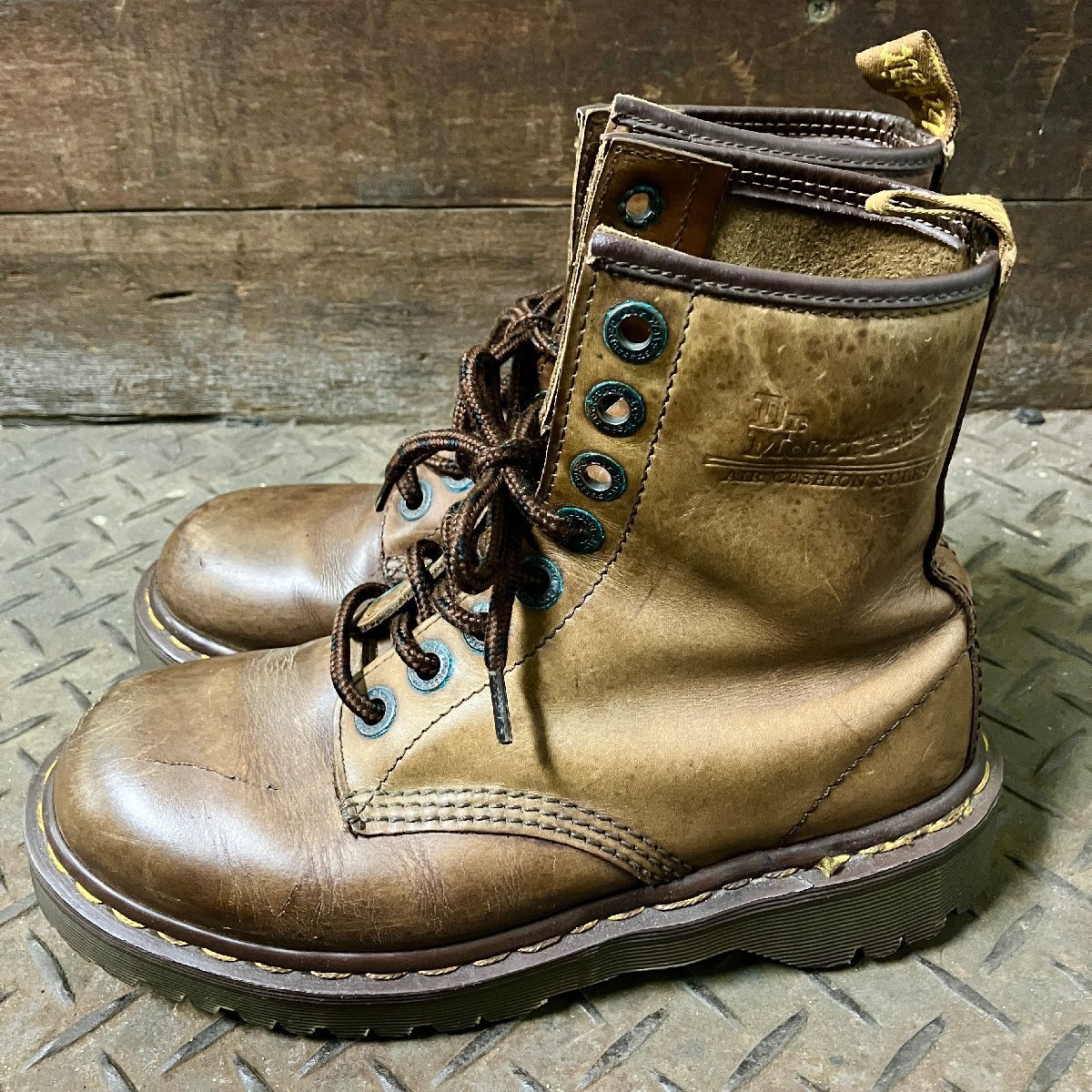 ●Dr.Martens ドクターマーチン 8ホールブーツ レザー イエローステッチ イングランド製 ブラウン系 サイズ4(23.0cm) レディース 1.3kg●_画像3