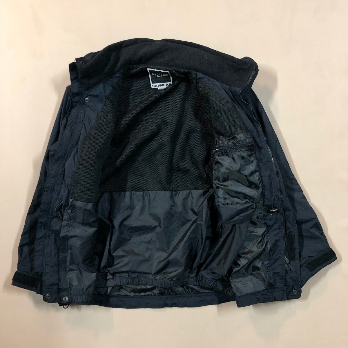 ★THE NORTH FACE ザノースフェイス スキーウエア ジャケット スノボ フード付き アウター サイズL ブラック メンズ 日本製 1.3kg★_画像3