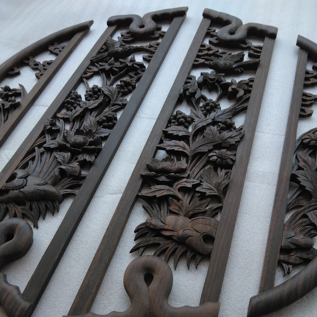 【送料込み】黒檀　透かし彫り飾り板4枚セット　管理番号（1504）デッドストック　木製彫刻　生地仕上_画像1