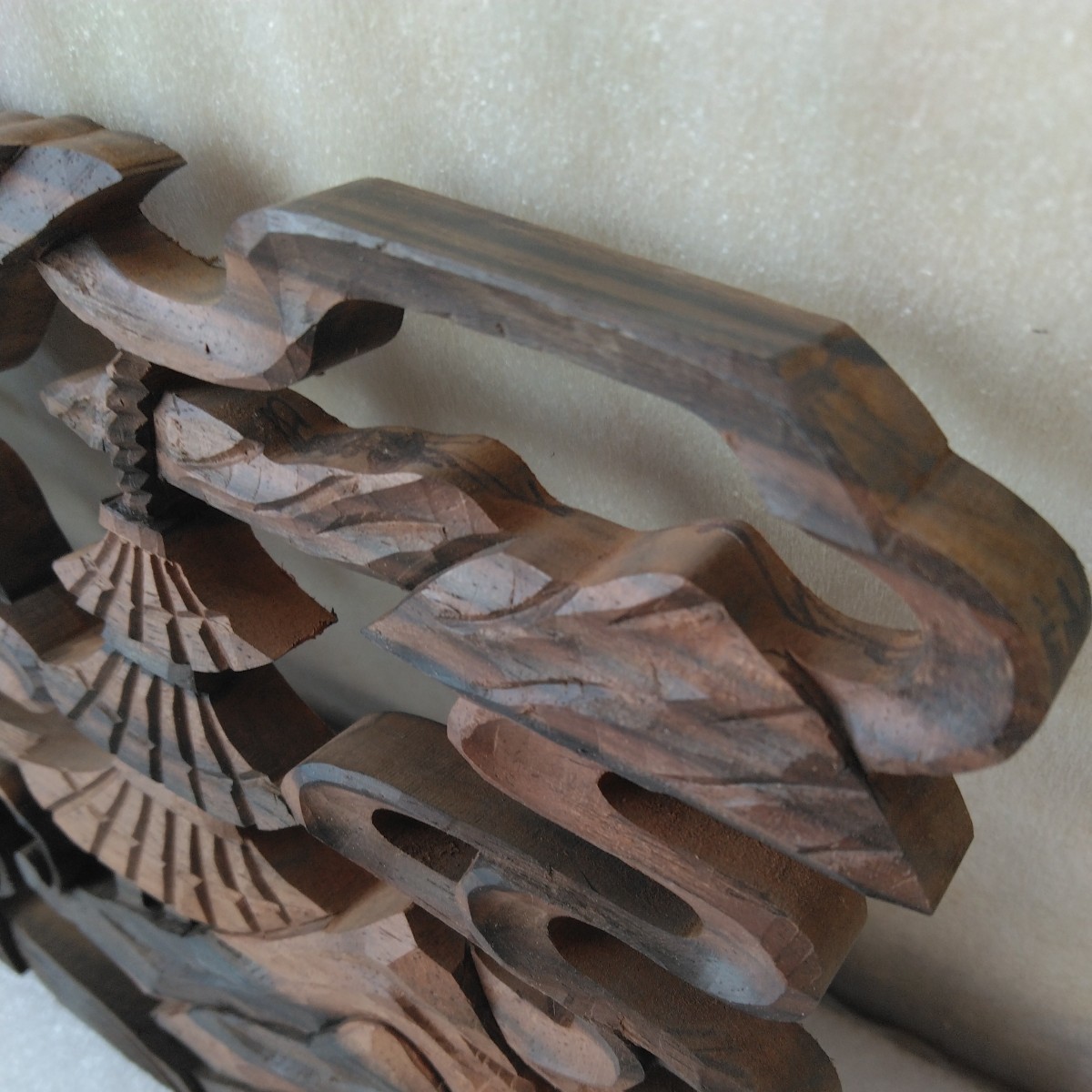【送料込み】黒檀　透かし彫り飾り板　管理番号（1511）デッドストック　木製彫刻　生地仕上　幅37.5㎝×高さ13㎝×厚み1.2㎝_画像8