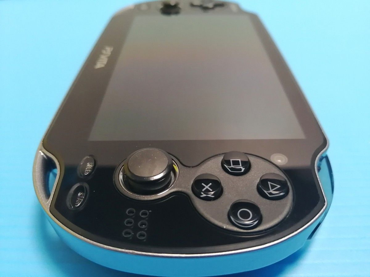 PS VITA 本体 PCH-1100 3G/ Wi-Fiモデル + メモリーカード8GB + 純正充電器SET + ゲームソフト