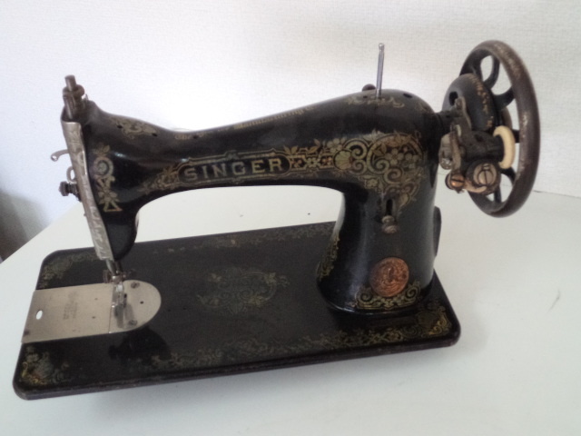 SINGER singer pattern number unknown antique sewing machine Junk 