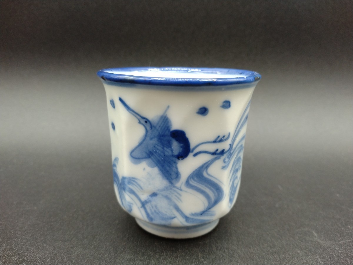 古伊万里 染付 覗き猪口 八角 面取 波鳥文 角福 ぐい呑 酒器 古伊万里 染付 覗き猪口 八角 面取 波鳥文 角福 ぐい呑 酒器