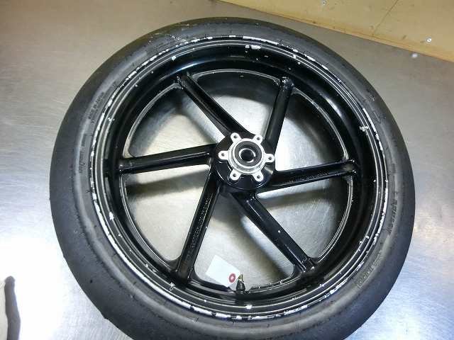 VFR400R フロントホイール 17ｘ3.50☆NC30_画像1