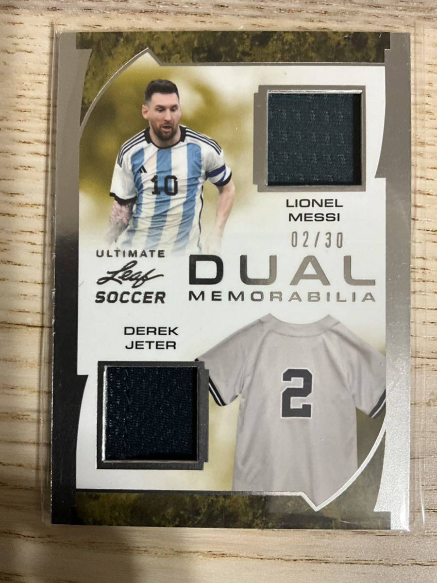 02/30！leaf 2022 ultimate soccer Lionel Messi & Derek JETER コンボジャージーカード　/30 ジャージナンバー_画像1