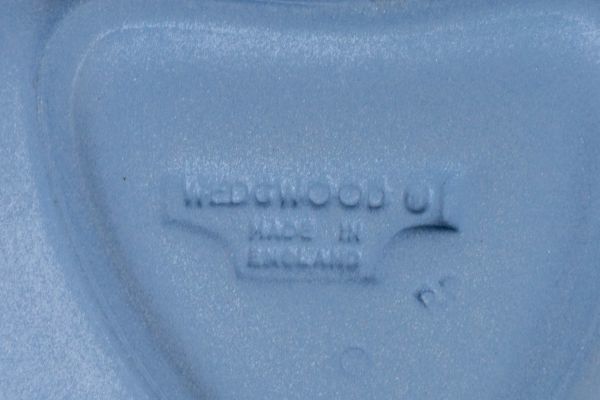 T01-1762 陶磁器 WEDGWOOD ウェッジウッド ジャスパー 小皿 プレート 元箱付 トランプ型 飾皿 ブルー 小物入れ トレー 陶器 インテリア_画像3
