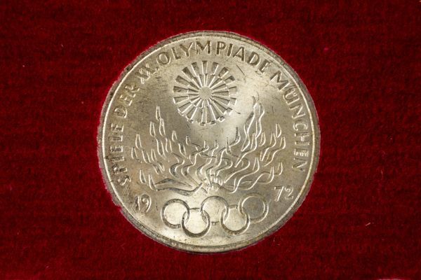 T01-1786 銀貨 シルバー 記念メダル 記念銀貨 10マルク 5点セット ミューヘン モントリオール オリンピック コインプルーフセット_画像4