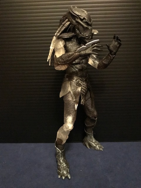 NECA 映画プレデターズより バーサーカープレデター ミッドクロークver. アクション フィギュア_画像6