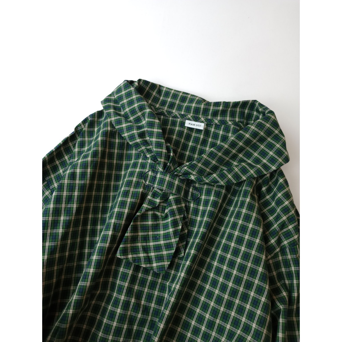 PAR ICI パーリッシィ「可愛くてどこかなつかしい」コットン 綿 100％ チェック スカーフ衿 ブラウス 日本製 グリーン (46Y+5754)_画像2
