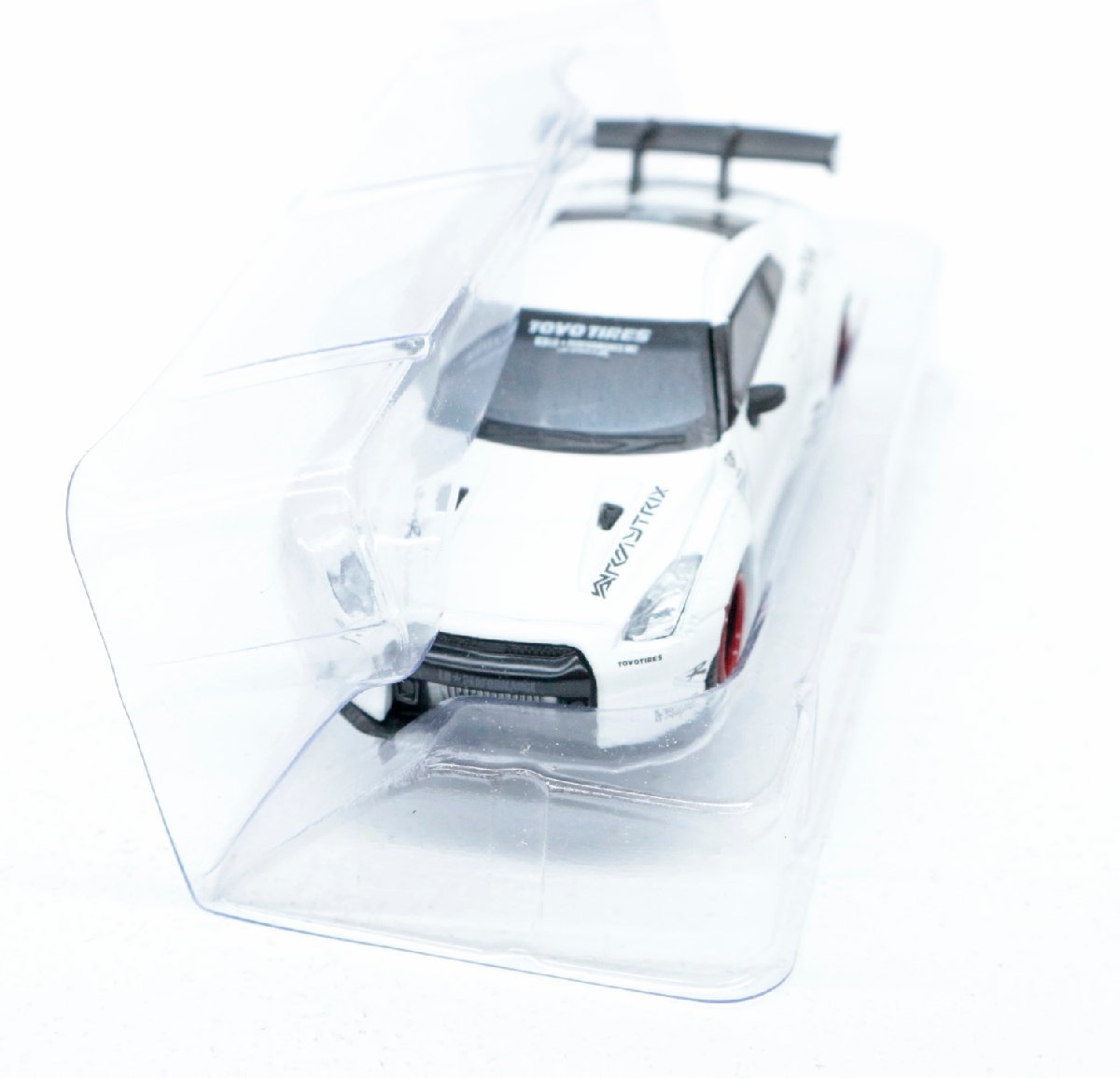 【中古品】1/64 LB★WORKS Nissan GT-R R35 Type1 Rear Wing Ver.1 GTウイング リバティウォーク 日産 マットホワイト ミニカー°°_画像4