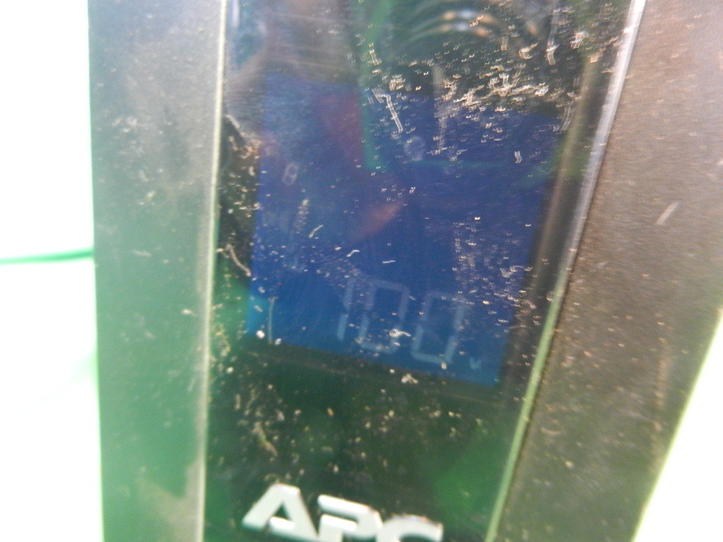 yh240115-005A9 APC RS-550 中古品 通電確認済み 動作未確認 機械 機材 エーピーシー ポータブル電源_画像2