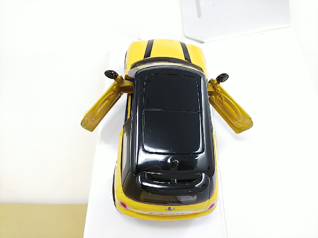 ■ BMW Group特注 マイスト社製 1/43 MINI COOPER S イエロー×黒 ミニクーパー プルバックミニカー チョロQもどきの画像5