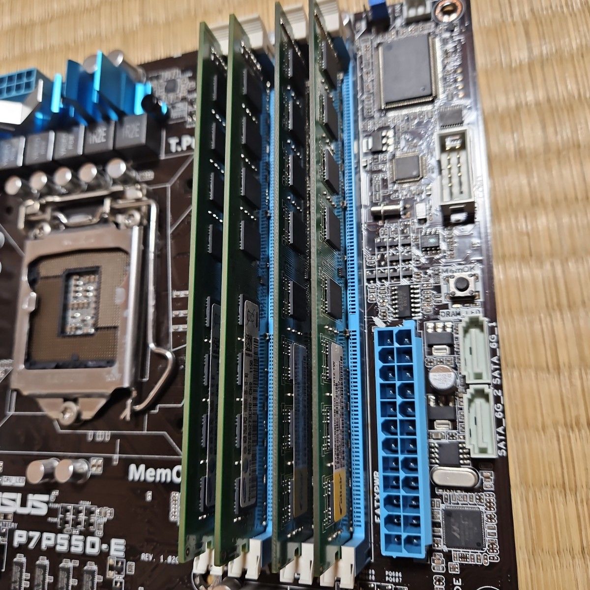 ASUS製 ATXマザーボード P7P55D-E LGA1156　メモリセット