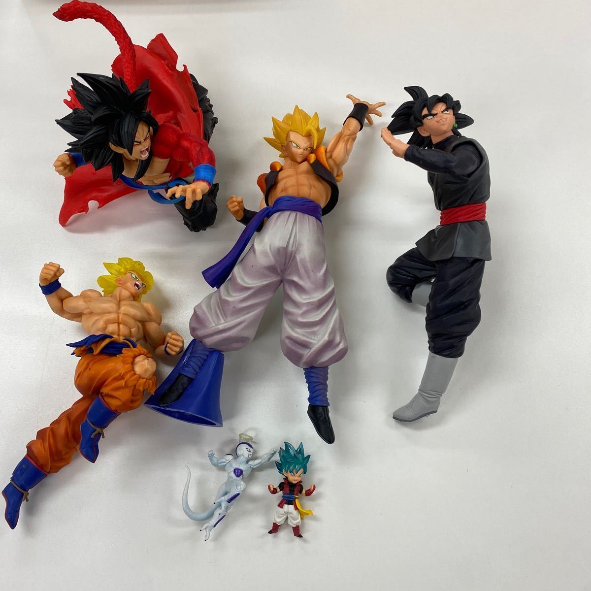 A0477 中古品 ドラゴンボール フィギュアセット 孫悟空 ベジータ ゴジータなど 欠品あり DB_画像2