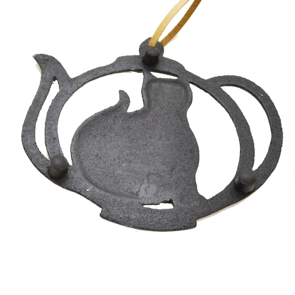 鉄猫鍋敷き 壷型 銀 壁掛け 紐付き ねこ形 アイアン ネコ_画像4