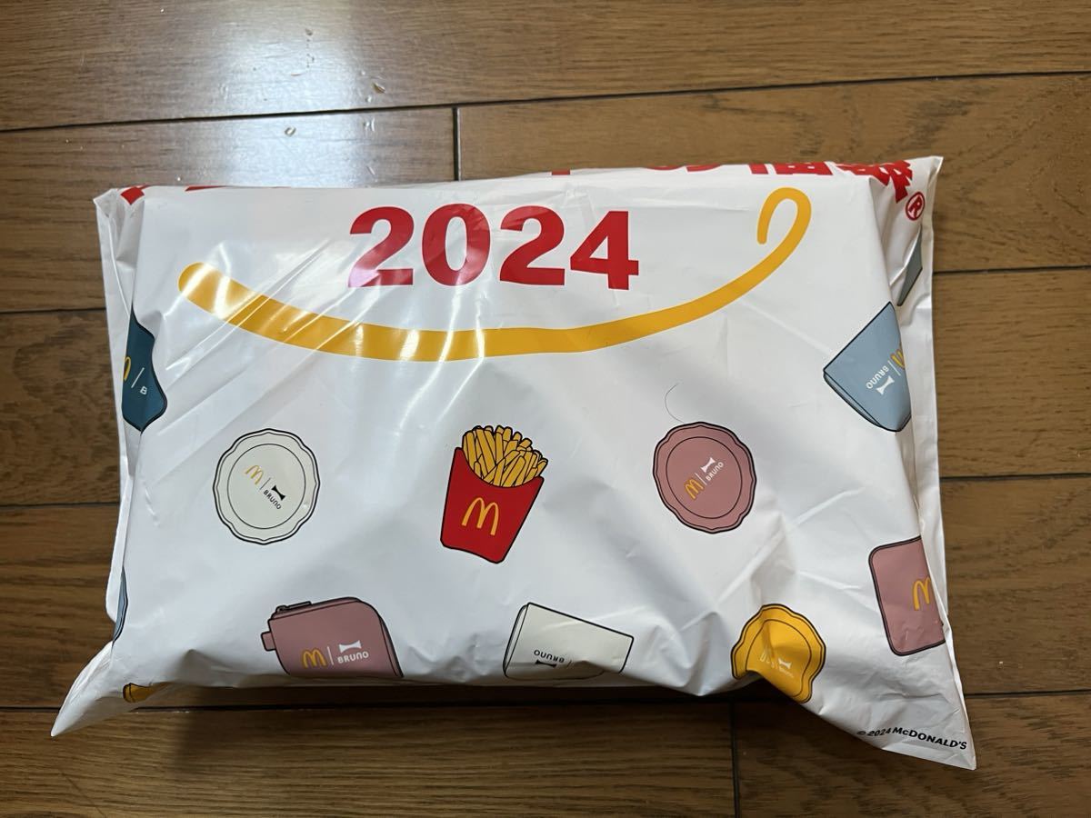 マクドナルド 福袋 2024 BRUNO コラボ 4点セット ポテト加湿器 コインポーチ ブランケット ミニプレート_画像3