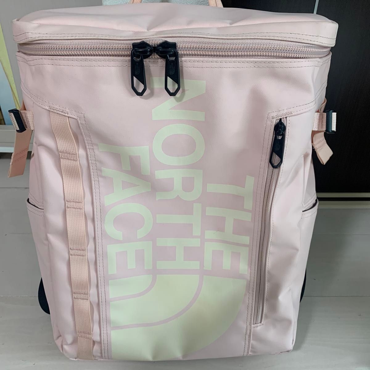 ノースフェイス ヒューズボックス 30L イブニングサンドピンク ノースフェイス ヒューズボックス 30L イブニングサンドピンク