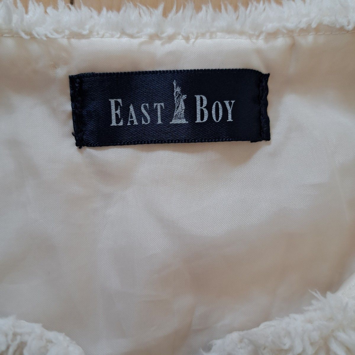 EAST BOY　イーストボーイ　裾フリルボアジャケット　90㎝　白 子供服