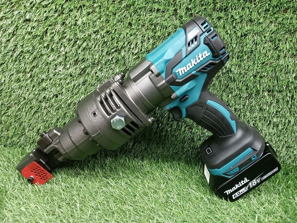 未使用 makita マキタ 18V 充電式 鉄筋カッタ 携帯油圧式 バッテリー + 充電器 SC163DRG_画像2