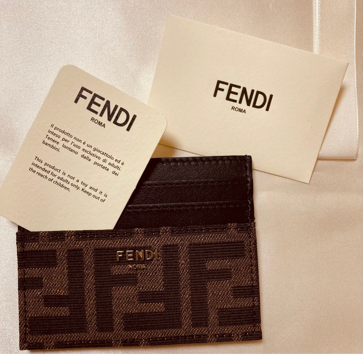 値下げFENDI☆フェンディロゴ レザーカードケース