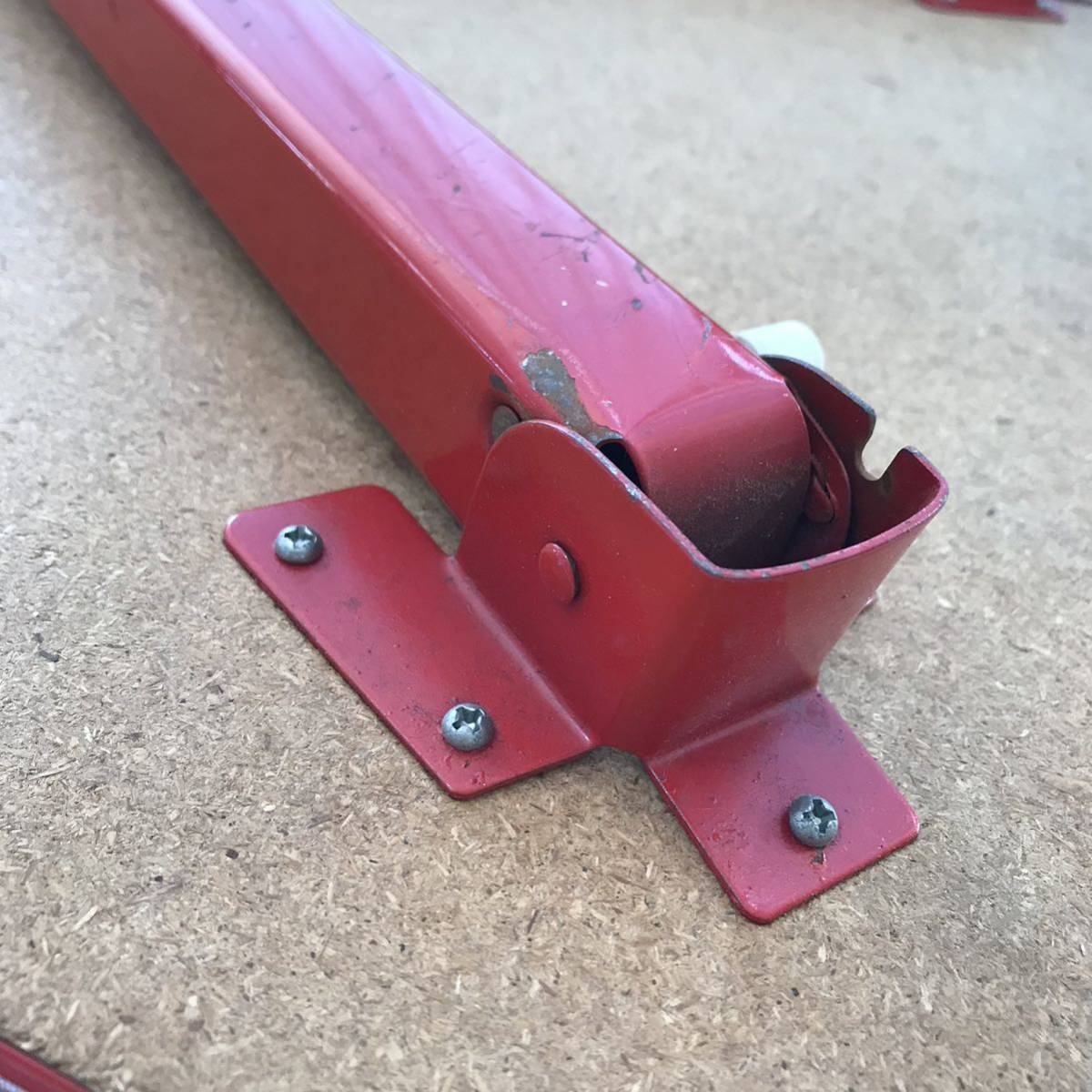 C516 Showa Retro складной стол железный ножек красный retro pop retro интерьер колпак оторван, отходит изгиб 