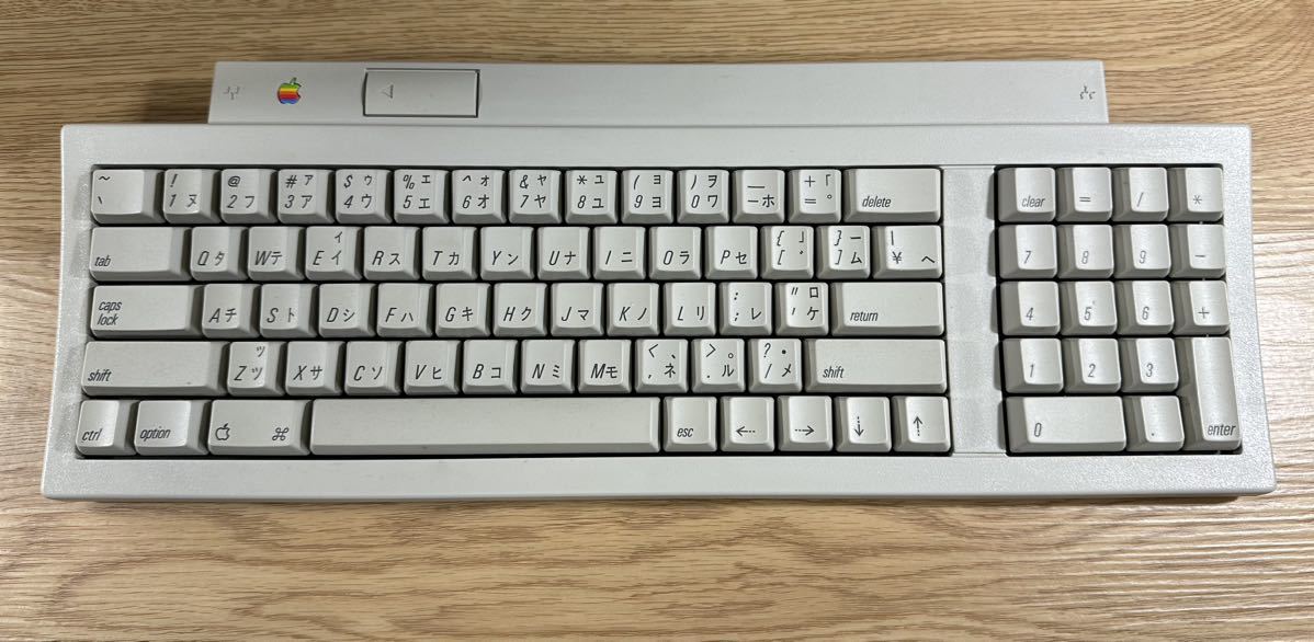 ［K-042］Apple Macintosh Color Classic M1628 J/A 本体 キーボード・マウス・箱付 アップル マッキントッシュ マック カラクラ 現状品_画像4