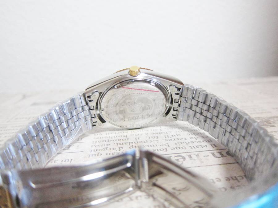 ◆REGINALD レジナルド 　腕時計 men's 　日付Dey機能 色：金赤（実物）_画像6