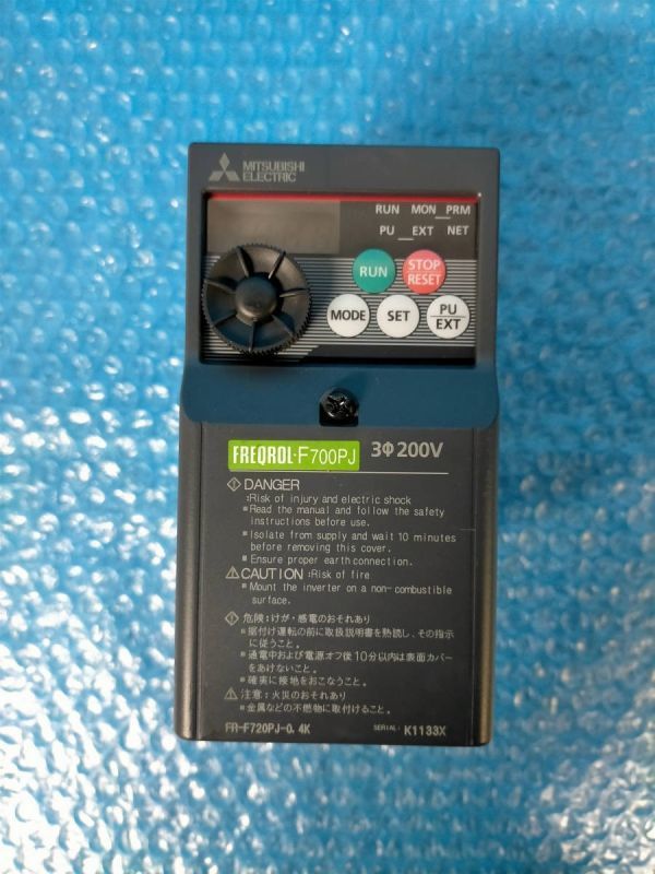 [CK8260] 三菱 MITSUBISHI インバータ FREQROL-D700PJ FR-D720PJ-0.4K 2021年製 未使用品 動作保証_画像1