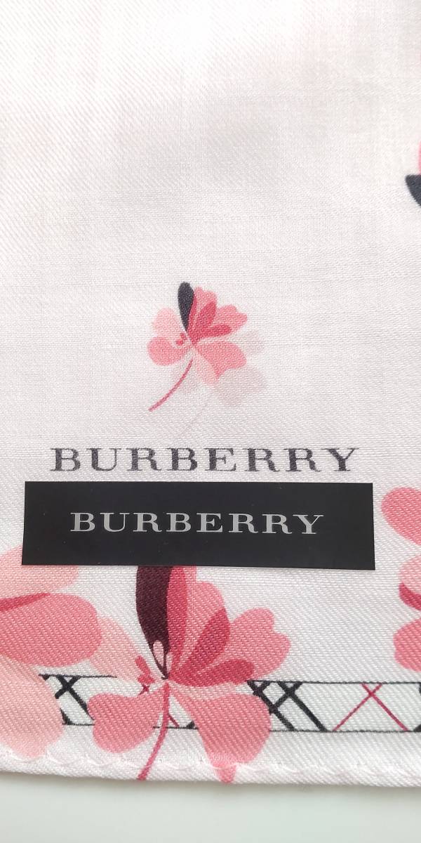 ★未使用タグシール付き★BURBERRY★ハンカチ★淡い桃色に花柄、チェック。１ヶ所BURBERRY★５０センチ_文字はプリント