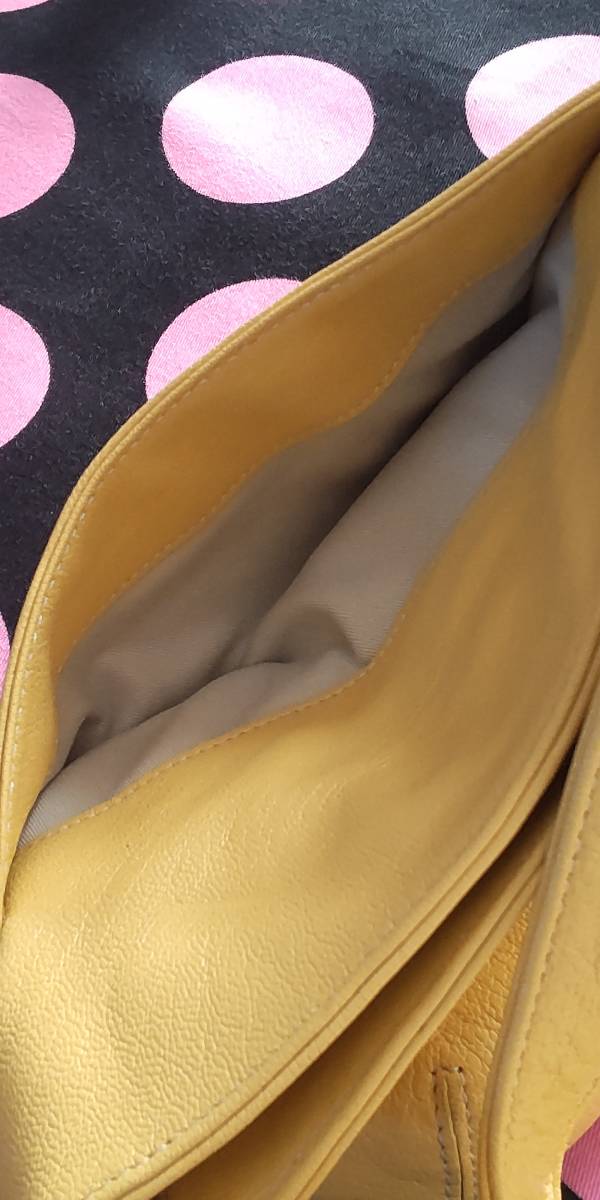 ★画像悪いですが綺麗です★キタムラ　Ｋ★ショルダーバッグ★渋めの黄色にＫ★ポーチ付き★２５×２４×６ほど_外側、背面にポケット