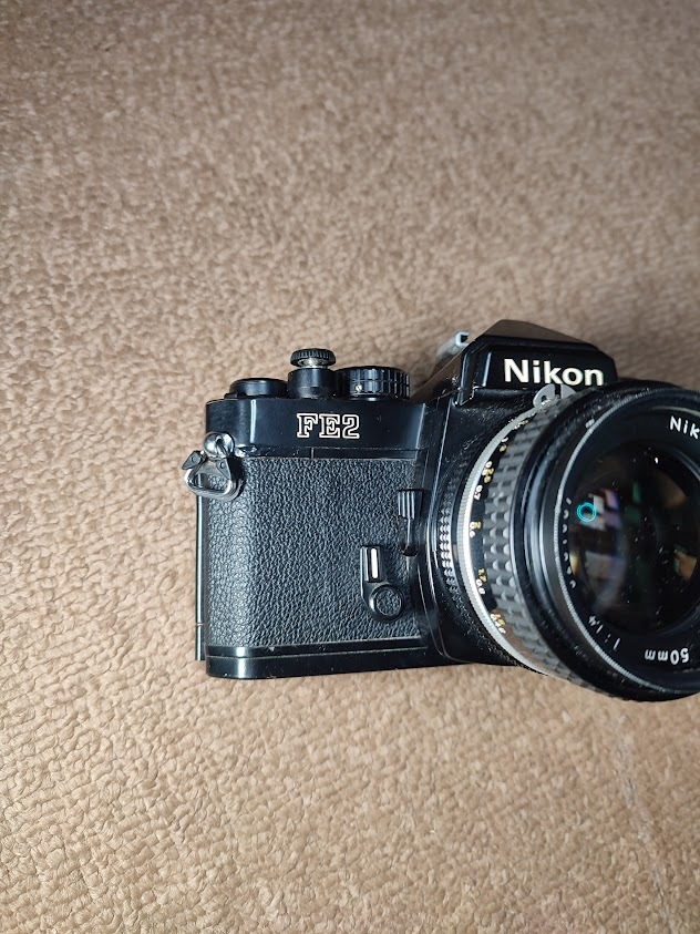 Nikon FE2 ブラック AI NIKKOR 50mm F1.4 ニコン フィルムカメラ 標準単焦点レンズ　おまけつき_画像3