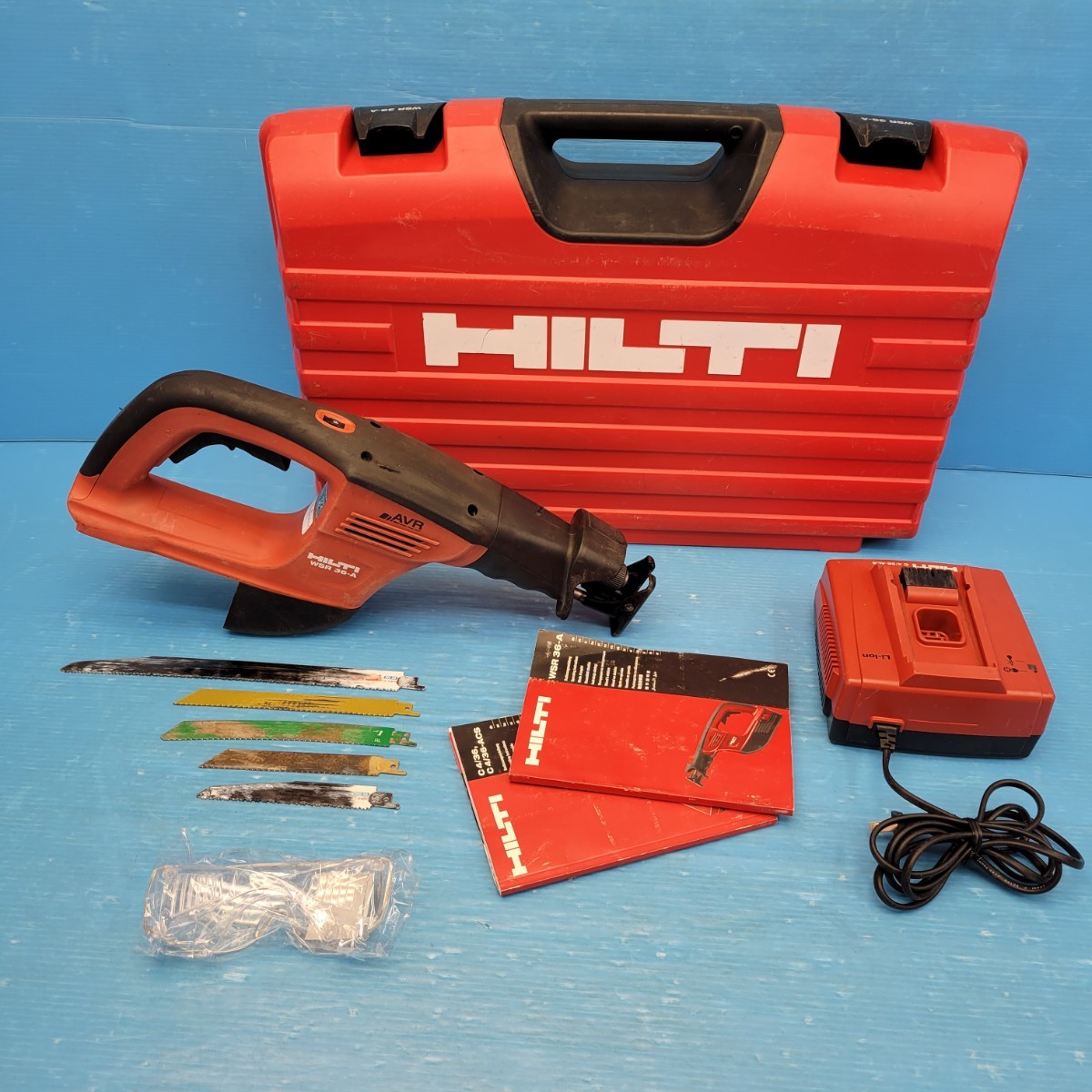 160★送料無料!★HILTI 36V充電式レシプロソー WSR36-Aと充電器 中古動作品 ●★●★●★●_画像2