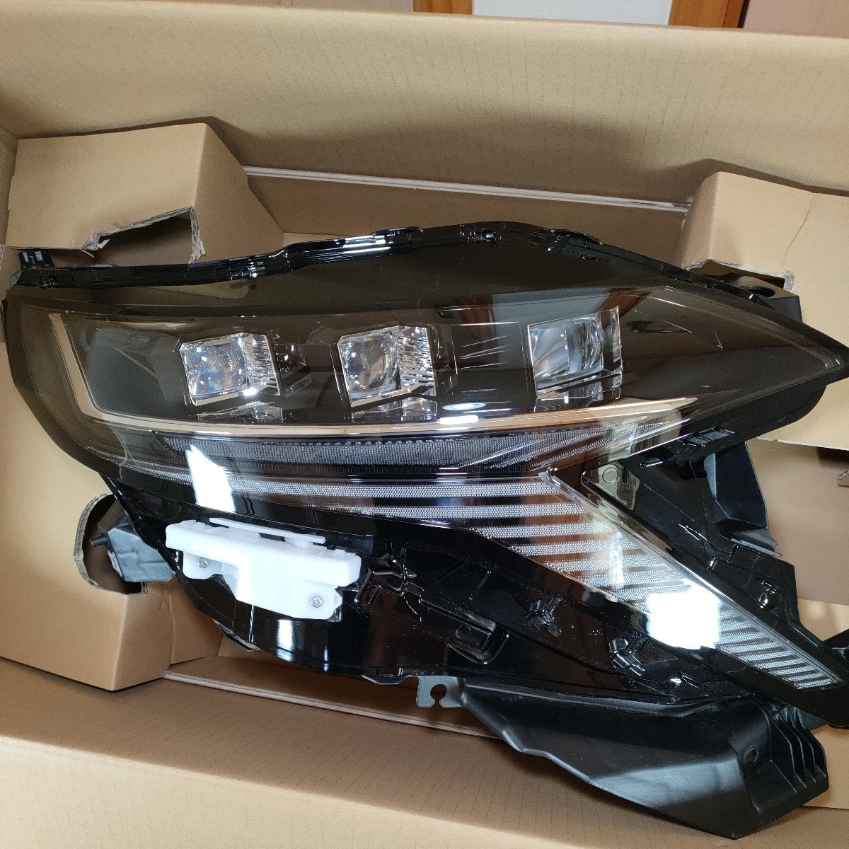 美品 日産 サクラ ヘッドライト 右側 LED B6AW KOITO100-2378H 美品 日産 サクラ ヘッドライト 右側 LED B6AW KOITO100-2378H