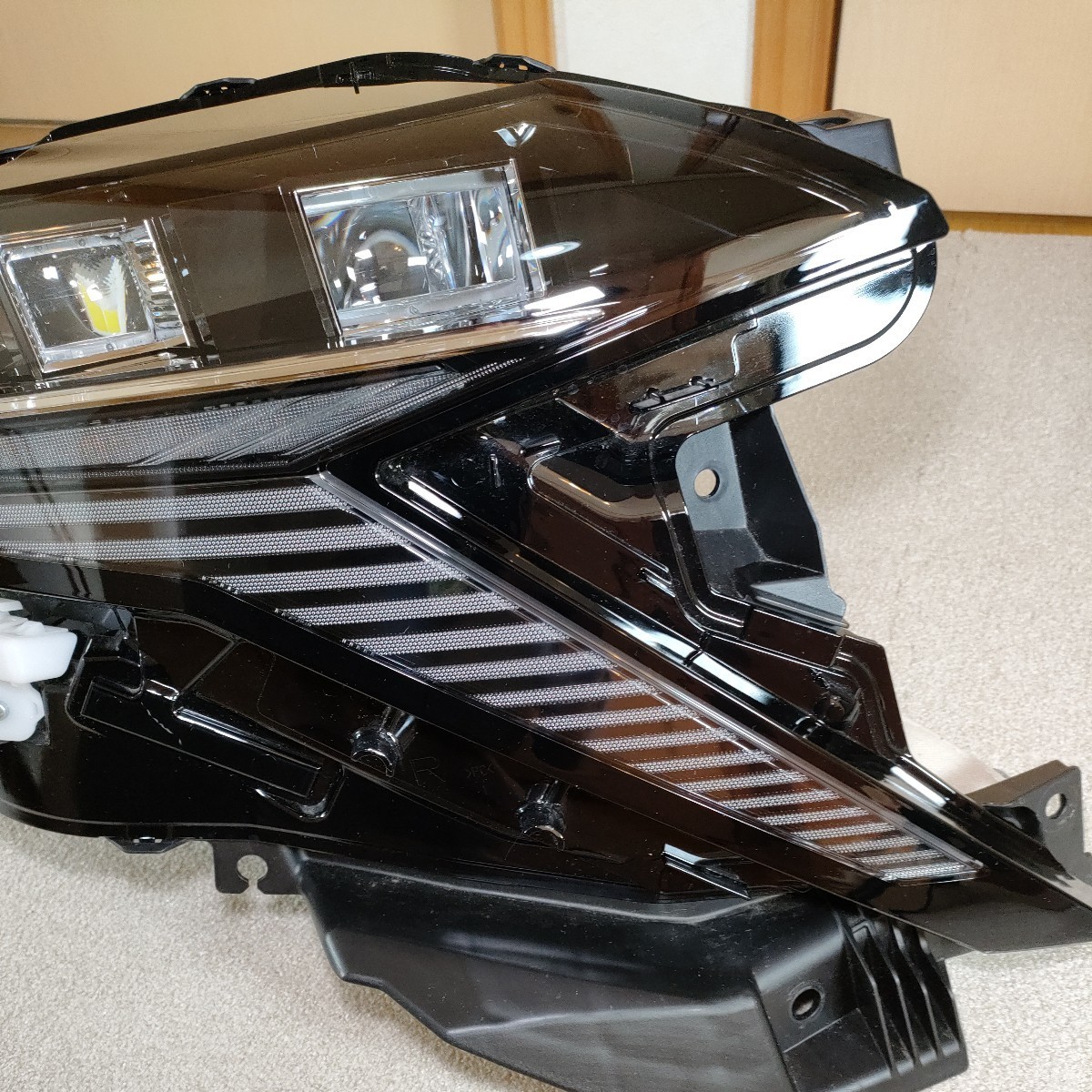 美品 日産 サクラ ヘッドライト 右側 LED B6AW KOITO100-2378H 美品 日産 サクラ ヘッドライト 右側 LED B6AW KOITO100-2378H