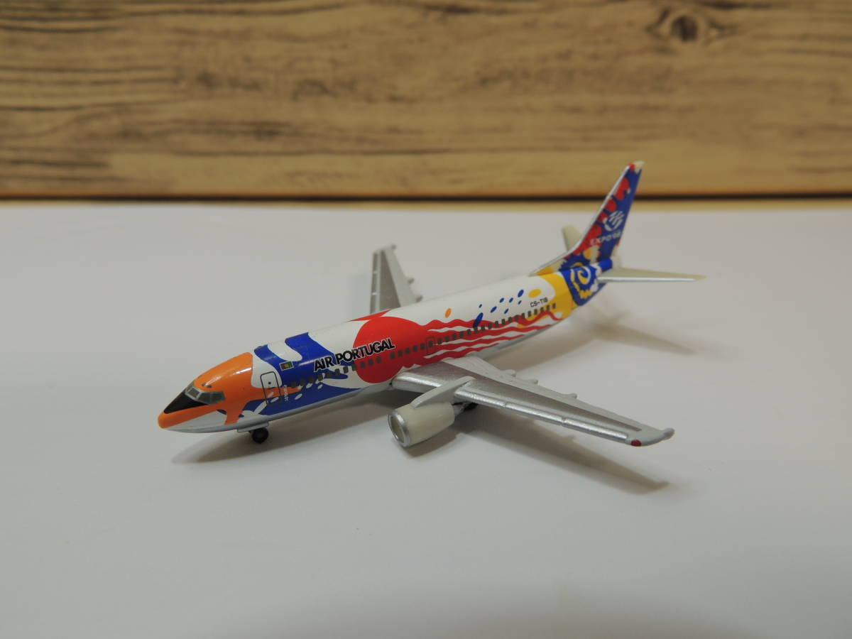 【航空機模型】ヘルパ　1/500　AIR　PORTUGAL　Boeing　737　-300　“Expo　98”_画像2