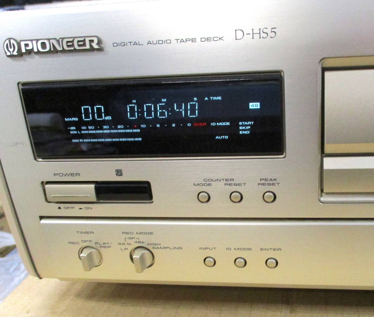 【中古・良品】動作保証あり　PIONEER パイオニア　DATデッキ　D-HS5　録再OK　録音再生テープ付_画像2