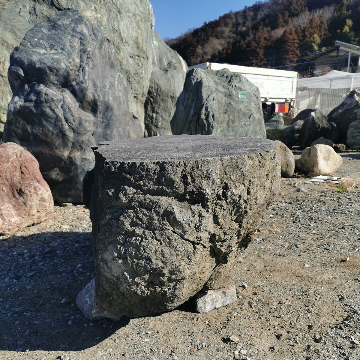 浅間溶岩石台石155キロ 庭石鑑賞石石盆石水石灯籠庭坪庭盆栽 浅間溶岩石台石155キロ 庭石鑑賞石石盆石水石灯籠庭坪庭盆栽
