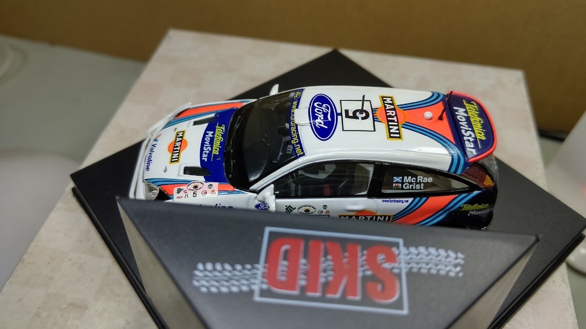 スケール 1/43 SKM 160 ！ FORD FOCUS WRC ！ 世界のラリーカー！ SKID_画像4