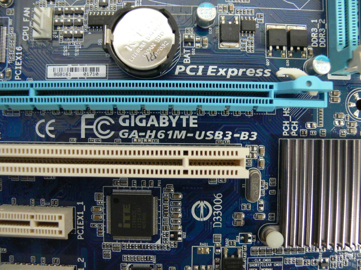 GIGABYTE GA-H61M-USB3-B3 (MicroATXマザーボード)_画像3