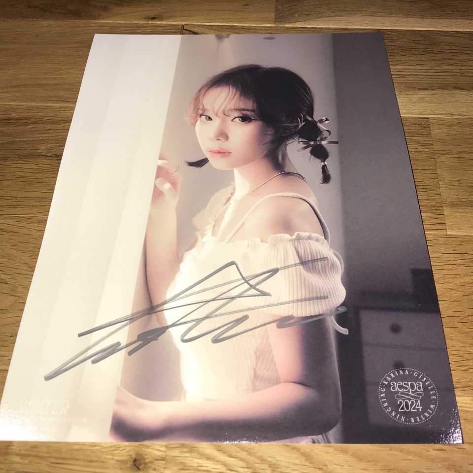 ウィンター(aespa)◎韓国公式2024シーグリ(A4ポスター)◎直筆サイン ウィンター(aespa)◎韓国公式2024シーグリ(A4ポスター)◎直筆サイン