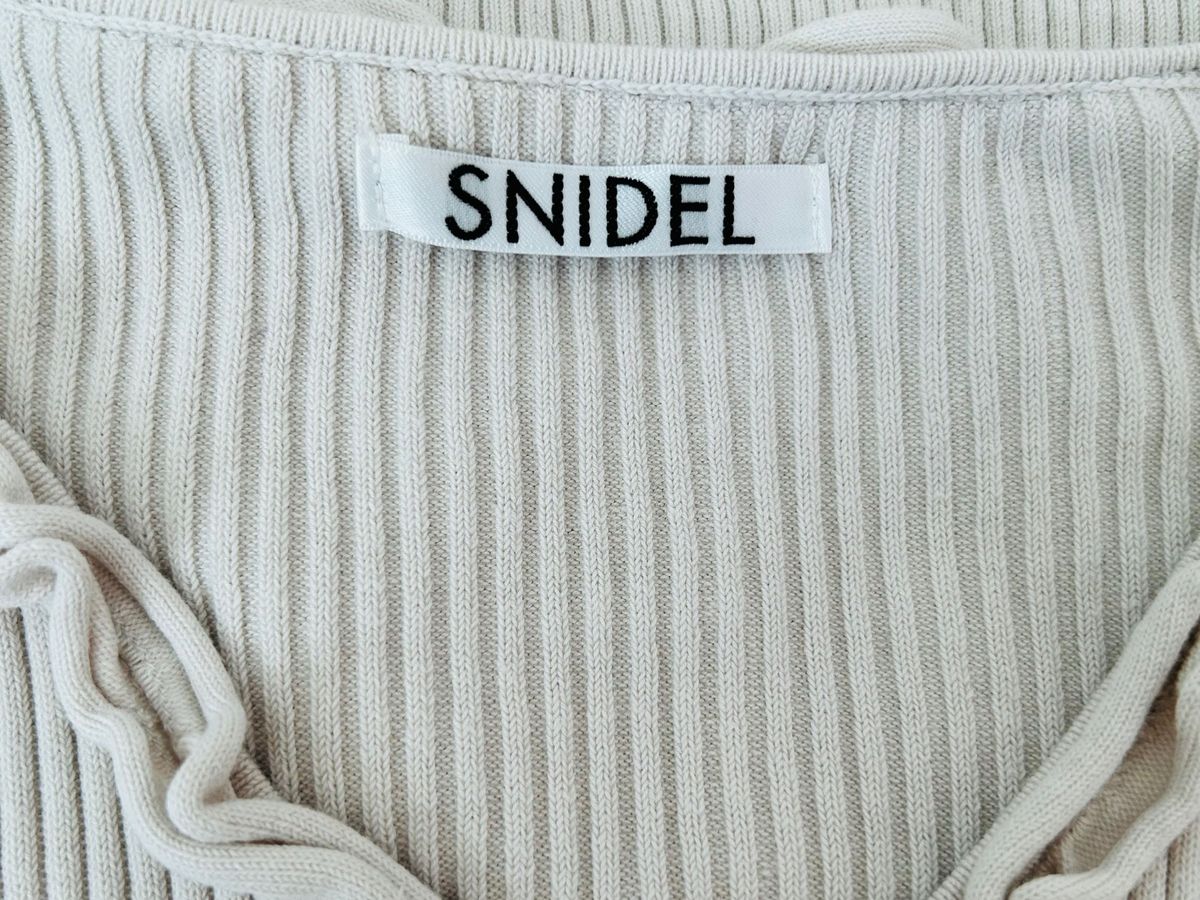 snidel スナイデル  フリル　トップス　アイスグレー　パフスリーブ　完売品 ニット Vネック セーター　人気商品