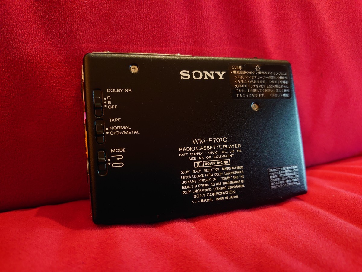 【SONY】WM-F701C WALKMAN PORTABLE RADIO CASSETTE PLAYER ソニー　ウォークマン　ポータブル　ラジオ カセットプレーヤー_画像8