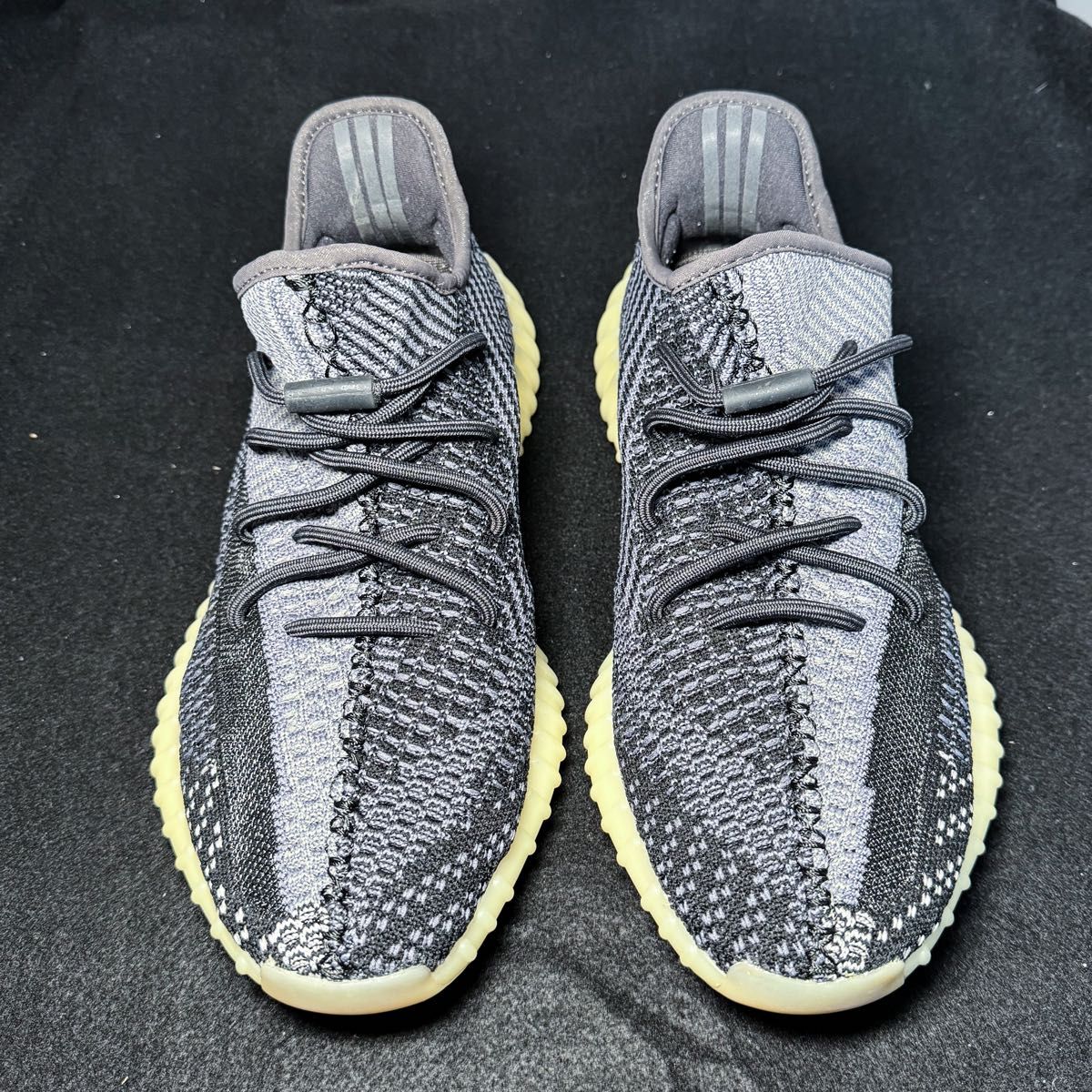 YEEZY BOOST 350 V2 "CARBON"