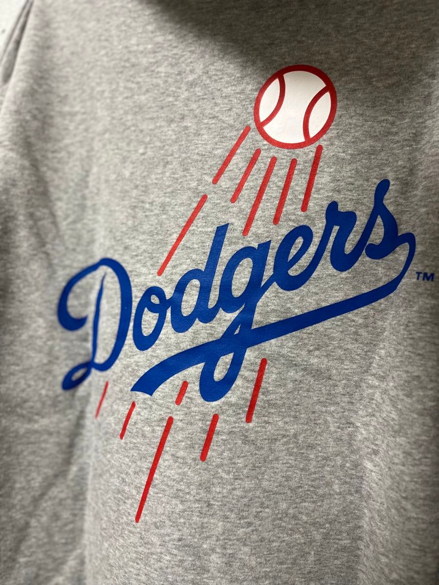 新品タグ付き MLB公式 裏起毛 ドジャースパーカー スウェット 新品タグ付き MLB公式 裏起毛 ドジャースパーカー スウェット