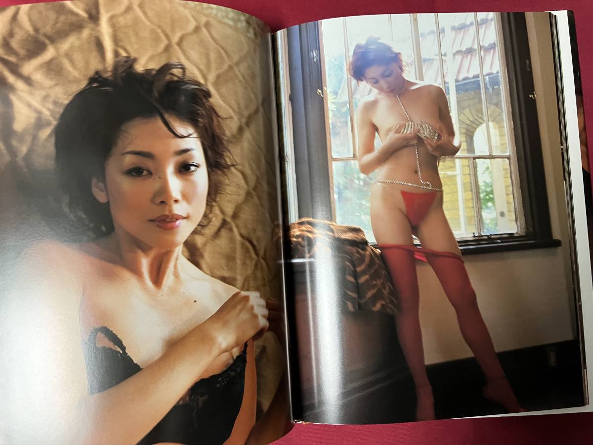 及川麻衣写真集　UNTUK AWAK　女優・キャンギャル　Ｇカップ　セミヌード　2002年初版　中古品　帯付き　　_画像8