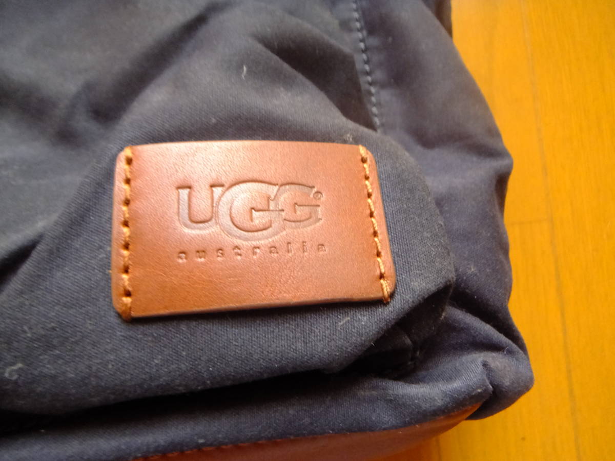 中古 UGG 布バッグ 紺 少々汚れあり _画像2