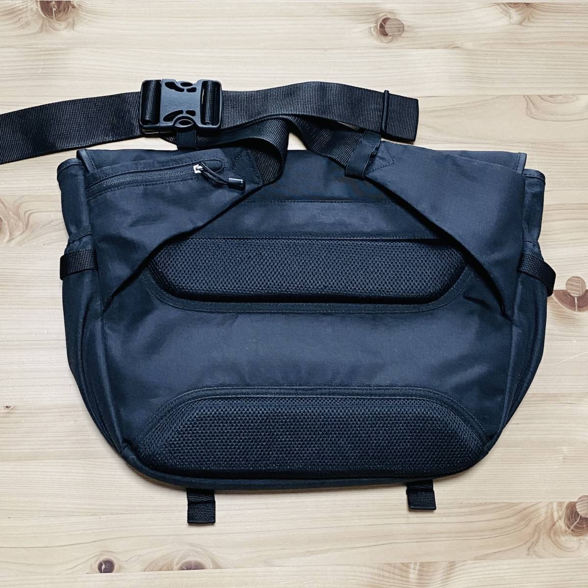 【中古】ユニクロ コーデュラ メッセンジャーバッグ ブラック UNIQLO CORDURA Messenger Bag BLACK ショルダー_画像2