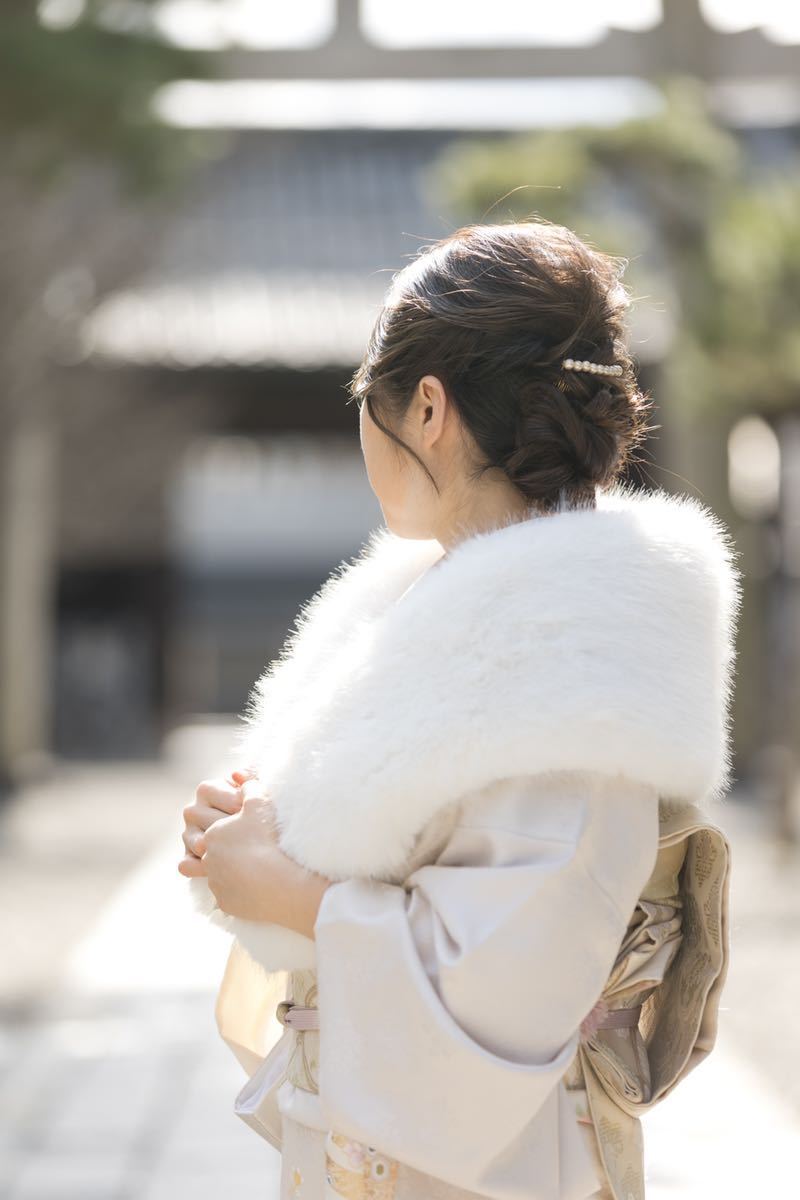 2025 year coming-of-age ceremony fox style on goods Ricci . high class fur shawl white long-sleeved kimono front ..