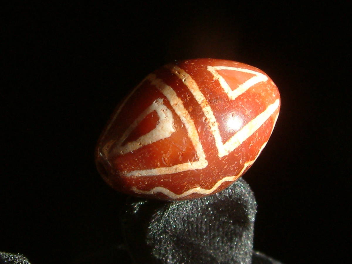 323【天珠八仙】〈Etched Carnelian〉..古代紋型/現代天珠..約2.8㌢ _画像4