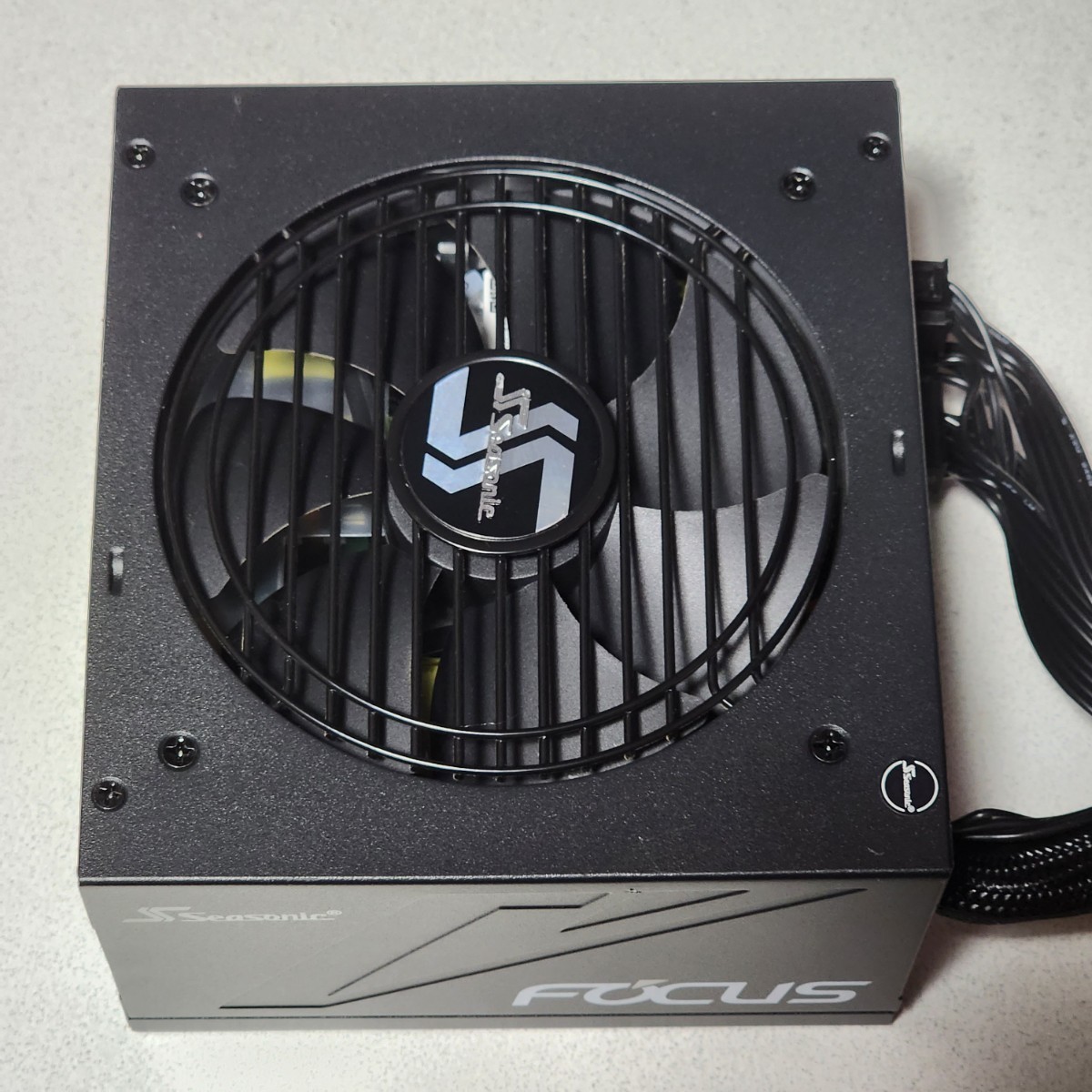 Seasonic FOCUS GM-750(SSR-750FM) 750W 80PLUS GOLD認証 ATX電源ユニット セミプラグイン 動作確認済み PCパーツ_画像7